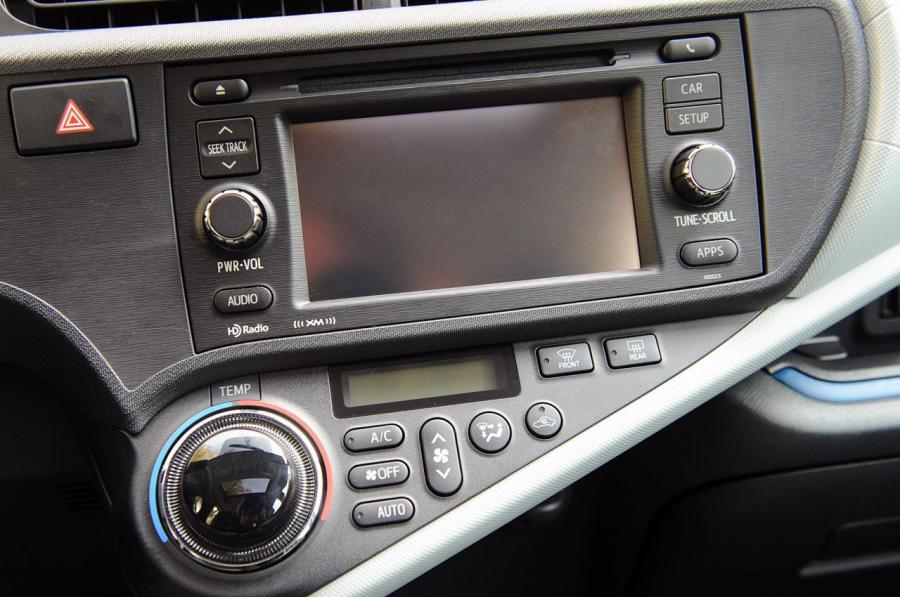  Toyota Prius C 2012 года  (фото 40 из 87)